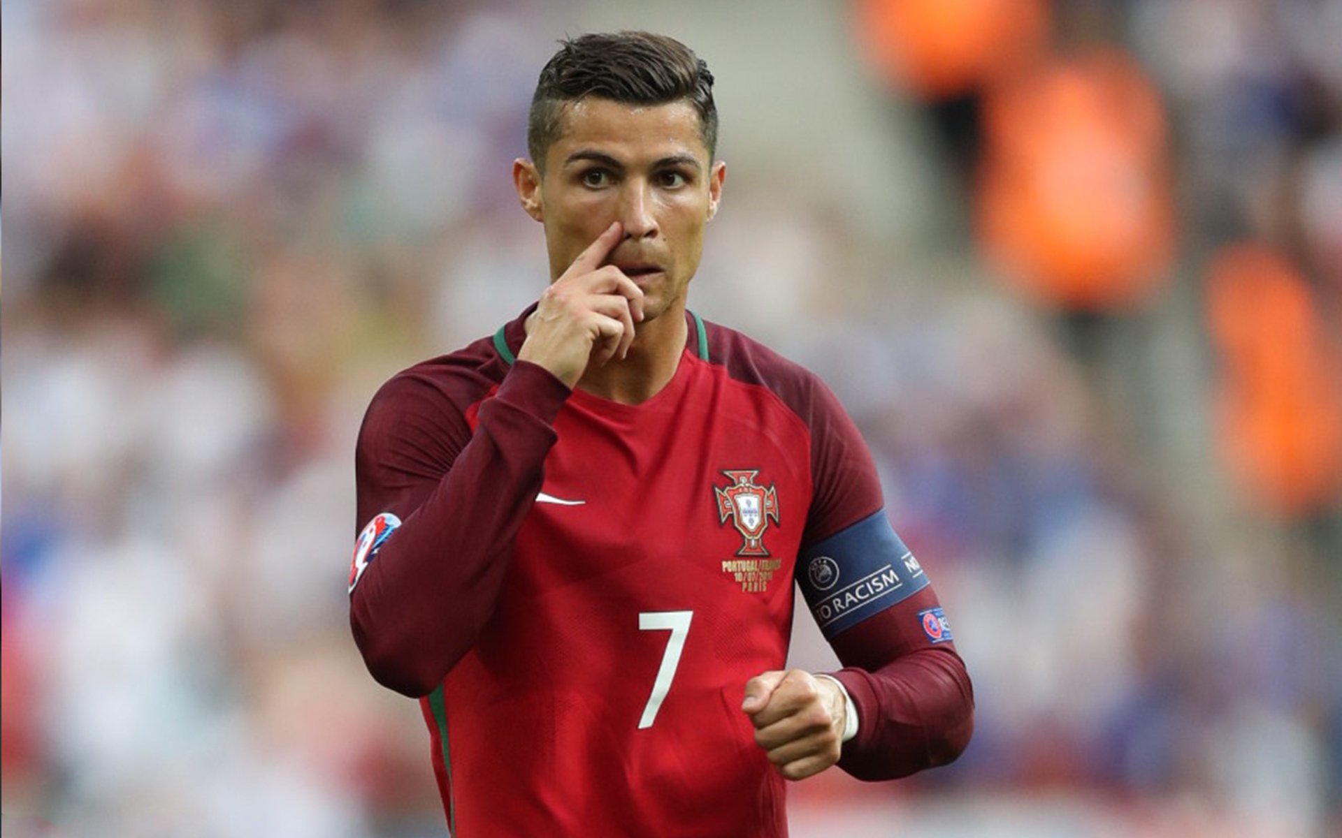 开云体育官网下载-赛场瞬间：球迷票选的年度最佳镜头，最佳球员投票