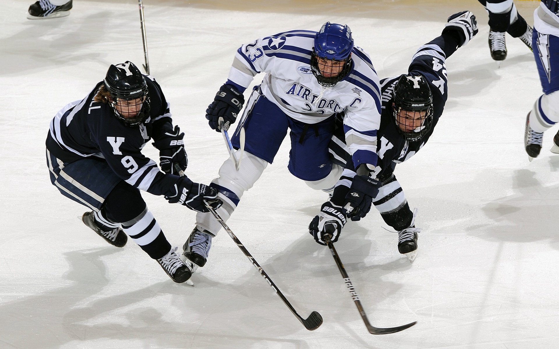 阿森纳年轻前锋连续两场破门，阿森纳青训前锋